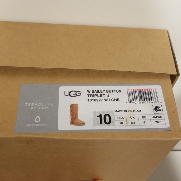 Ugg Bailey Triple Button Boot - Picture 3 of 3